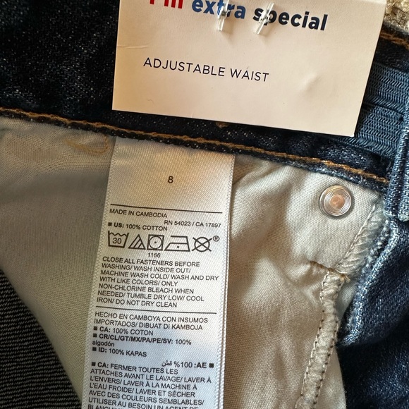 Girls NWT Old Navy size 8 distressed jean shorts high rise shorts 3" inseam - Picture 4 of 5